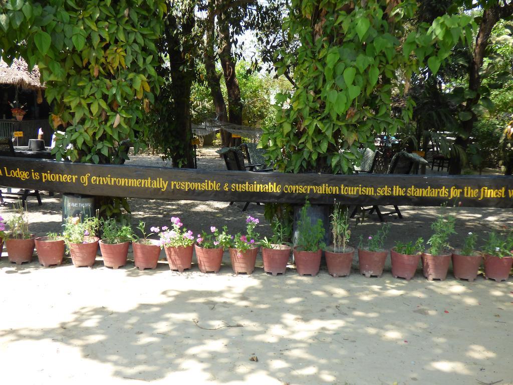 Chitwan Gaida Lodge Саураха Екстериор снимка