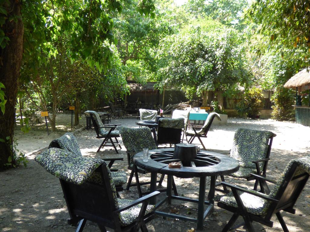 Chitwan Gaida Lodge Саураха Екстериор снимка