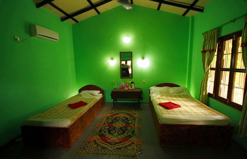 Chitwan Gaida Lodge Саураха Екстериор снимка