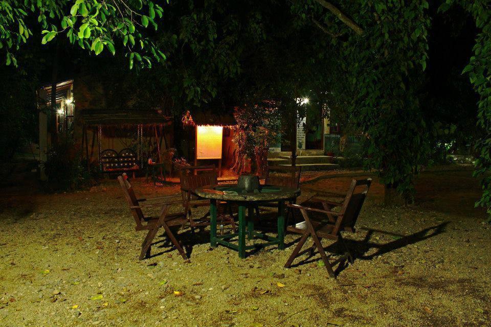 Chitwan Gaida Lodge Саураха Екстериор снимка