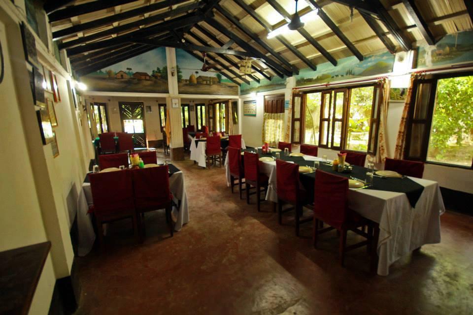 Chitwan Gaida Lodge Саураха Екстериор снимка